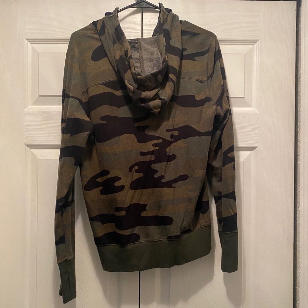 CAMOFLAUGE JACKET WITH HOODIE CAMO PRINT - Picture 2 of 2